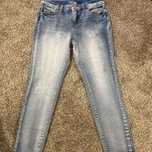 Time and Tru Women’s Light Wash Lightly distressed Skinny Jeans